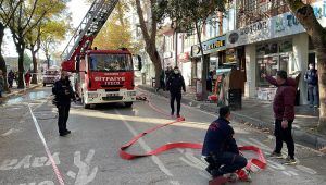 Yangın nedeniye vatandaşlar mahsur kaldı
