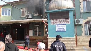Yangında cami büyük hasar gördü