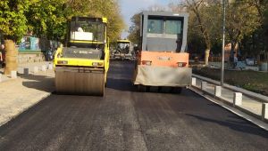 Yürüyüş Yolu Atatürk Caddesi'nde asfalt serimi