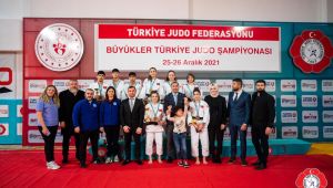 Büyüklerde zirvede Kağıtspor var