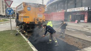 Çayırova’da asfalt yama çalışması