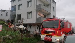 Devrilen soba evi yaktı, 2 kişi hastanelik oldu