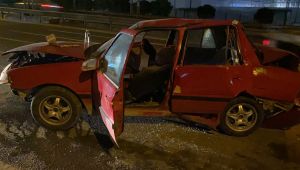 Gebze’de bariyere çarpan otomobildeki 5 kişi yaralandı