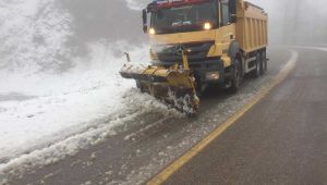 Karla mücadele ekipleri ilçe ve köy yollarında hazır