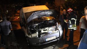 Motoru alevler içinde kalan ticari araç korkuttu