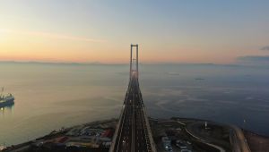 Osmangazi Köprüsünde kartpostallık gün doğumu manzarası