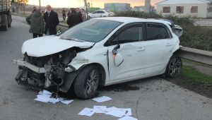 Otomobil ve hafif ticari araç çarpıştı: 2 yaralı