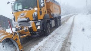 Başiskele'de kar timlerinin çalışmaları sürüyor