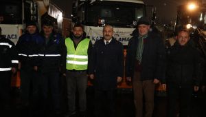 Gebze’de karla mücadele çalışmaları sürüyor