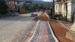 Kartepe Derbent Fatih Caddesinde kaldırım yapımına başlandı