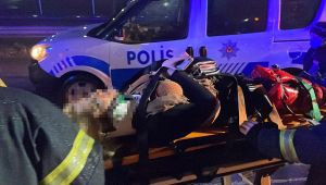 Kaza yaptı, otomobilde sıkışan kız arkadaşını bırakıp kaçtı