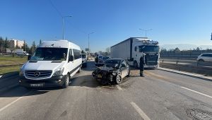 Kontrolden çıkan otomobil bariyere vurup savruldu