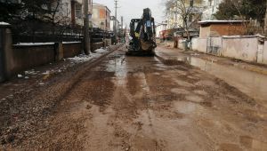 Körfez'de bozulan yollara müdahale