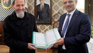 Cumhurbaşkanı Erdoğan için el yazması Kur’an-ı Kerim yazdı