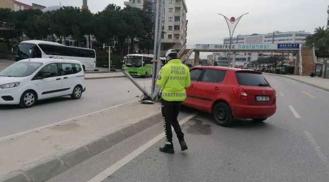 Gebze'de iki araç çarpıştı: 3 yaralı