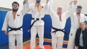 Kağıtspor’un engelsiz şampiyonları