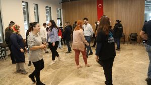 Motivasyon için drama eğitimi aldılar
