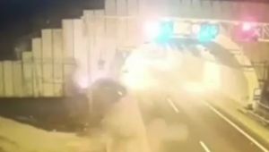 TEM'de önce bariyerlere, sonra beton duvara çarptı