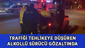 Trafiği tehlikeye düşüren alkollü sürücüye gözaltı