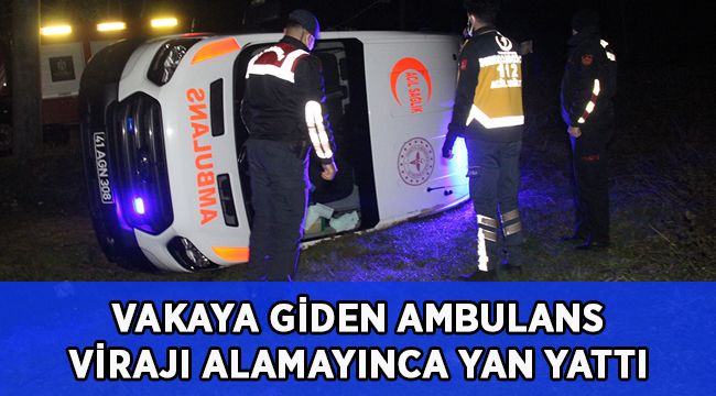 Vakaya giden ambulans virajı alamayınca yan yattı