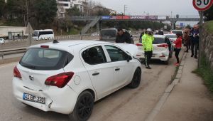 3 otomobil birbirine girdi: 2 yaralı