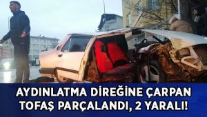 Aydınlatma direğine çarpan Tofaş parçalandı: 2 yaralı