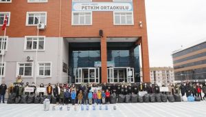Bir günde bin 700 pet şişe topladılar