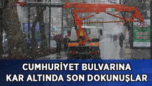 Cumhuriyet Bulvarına kar altında son dokunuşlar