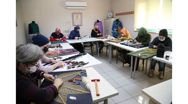 Filografi yaparak üniversite sınavına hazırlanıyor