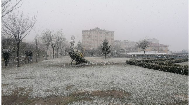 Gebze'de kar yağışı etkili oluyor