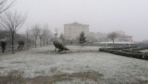 Gebze'de kar yağışı etkili oluyor