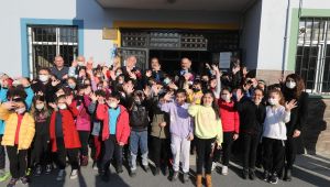 Güler ve Büyükgöz’den çocuklara hediye kumbara