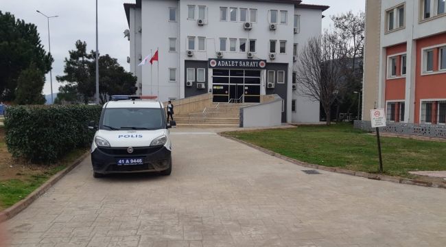 Kadın polis yanlışlıkla kendini bacağından yaraladı