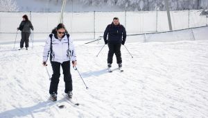 Kayak tutkunları Kartepe'de karın tadını doyasıya çıkardı