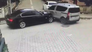 Kaza yapan sürücüler birbirine girdi