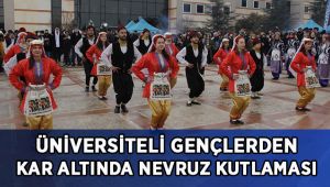 Üniversiteli gençlerden kar altında nevruz kutlaması