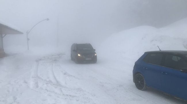 Yoğun sis, vatandaşlara zor anlar yaşattı