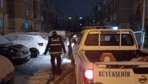 Zabıta kar kış demeden vatandaşın yanında