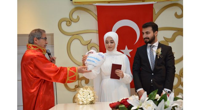 30 bin nikah kıydı, doğum gününde emekli oldu