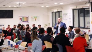 Bakan Varank Gebze'de gençlerle bir araya geldi