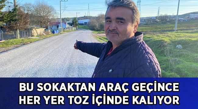 Bu sokaktan araç geçince her yer toz içinde kalıyor