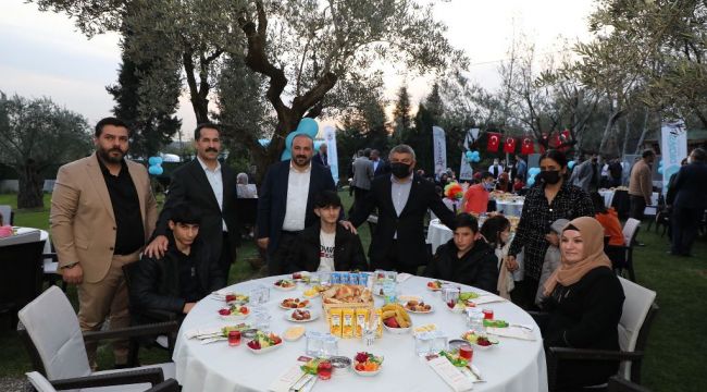 Dilovası’nda yetimler için iftar sofrası kuruldu