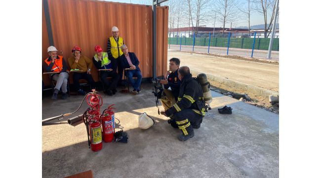 İtfaiyeden öğretmenlere yangın önleme eğitimi