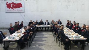 Kaymakam Güler, askerlerle iftar yaptı