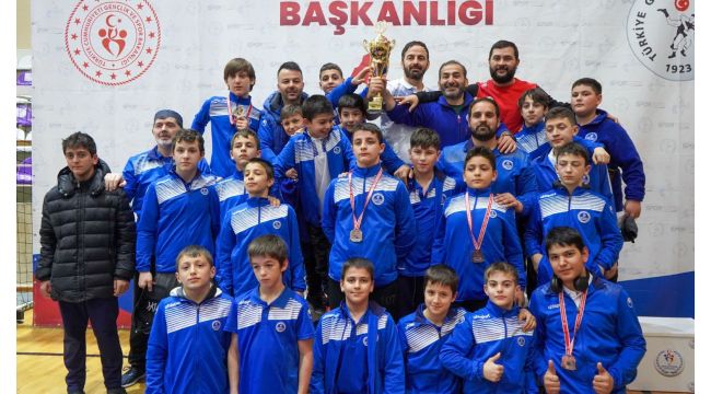 Kocaeli Büyükşehir, güreşte Türkiye Şampiyonu