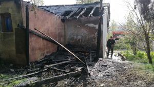 Metruk binada yangın çıktı