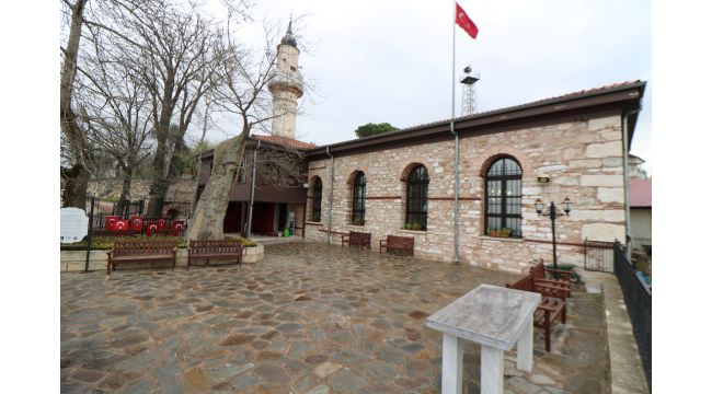 Tarihi Orhan Camii çiçek açtı