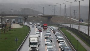 TEM Otoyolu ve D100’de bayram trafiği başladı