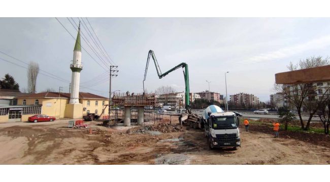 Tramvay hattında kiriş imalatı sürüyor