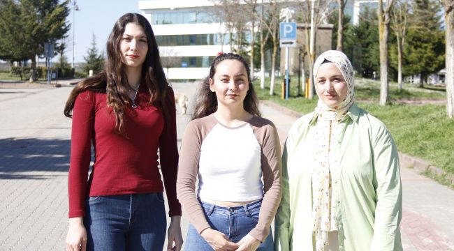 Üniversite kampüsündeki köpekler öğrencilerin kabusu oldu